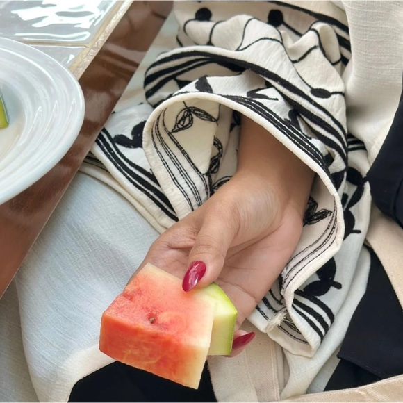 Kefiyyeh Inspired Abaya - White - Picture 3 of 3